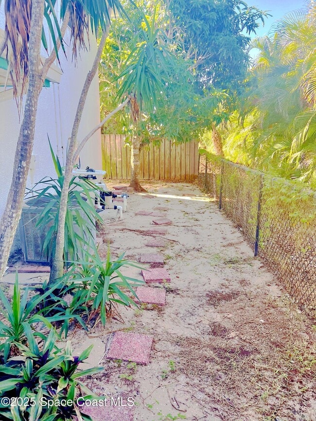 Building Photo - 150 Sandy Shoes Dr