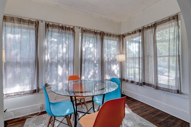 Building Photo - Fully Furnished in Owen Park!