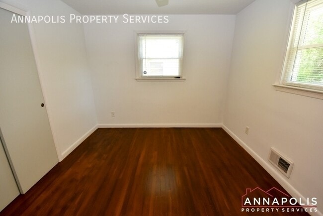 Building Photo - 757 Warren Dr