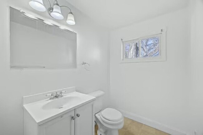 Building Photo - CHEVIOT:  Adorable 2+ bed 1.5 bath 2 story w 2 car garage