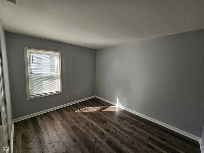 Building Photo - 1433 Hillcrest Dr