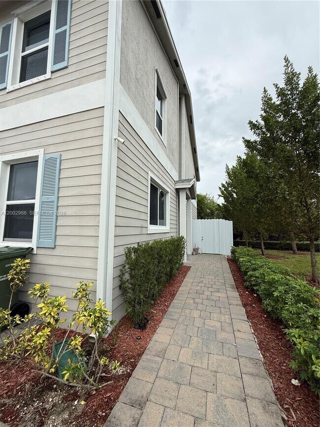 Building Photo - 1743 SE 9th Terrace