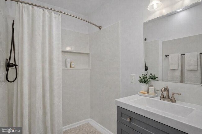 Building Photo - 1633 Shadyside Dr