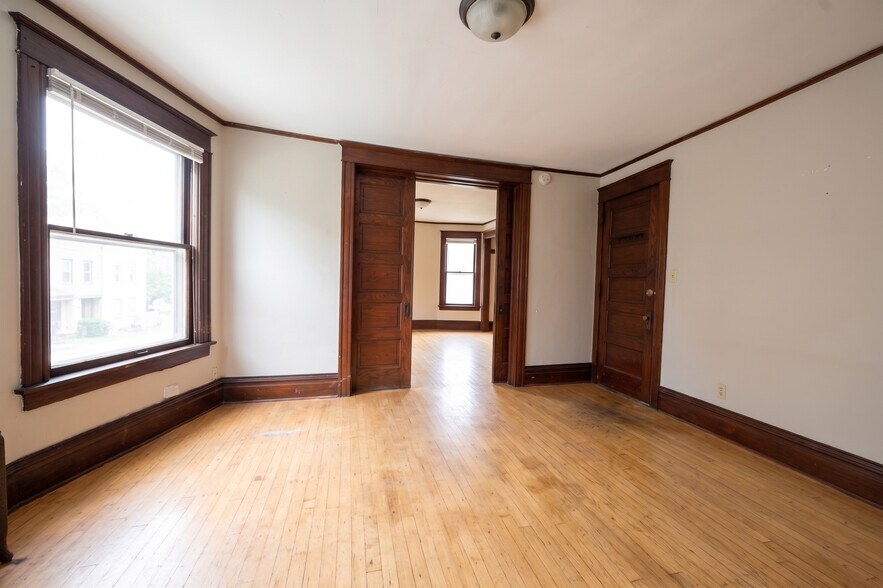 Building Photo - 120 N Franklin St