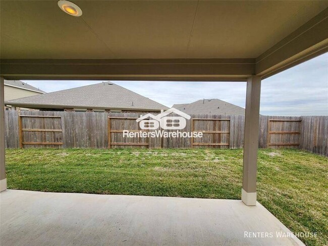 Building Photo - An outstanding Lennar home with 4 bedrooms...