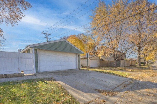 Building Photo - 2852 Scott St