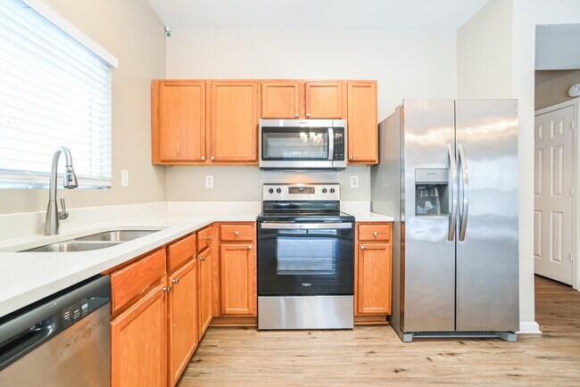 Building Photo - 10243 Hugue Way