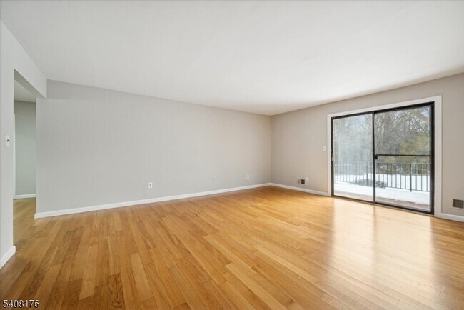 Building Photo - 911 Merritt Dr