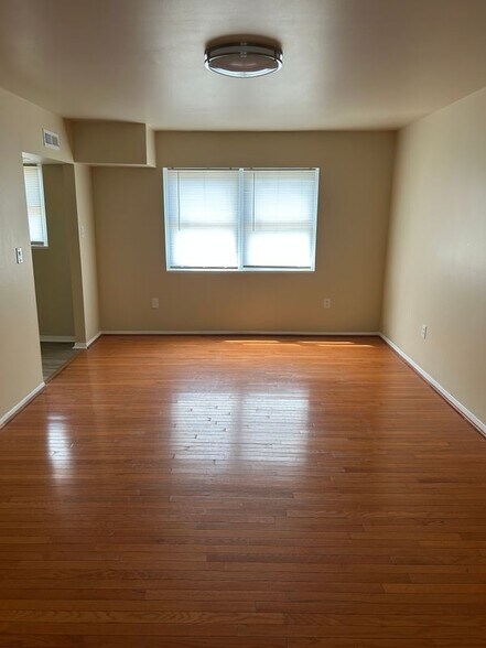 Building Photo - 809 Sledgehammer Dr