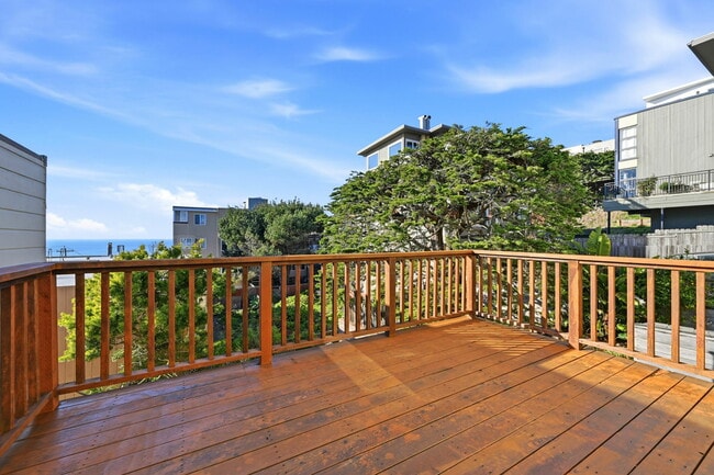 Building Photo - 685 47th Ave