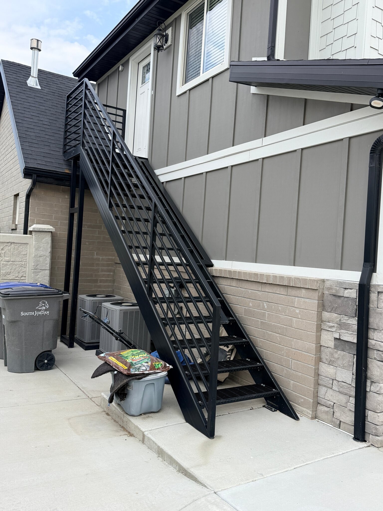 Building Photo - 10252 S Jordan Creek Dr