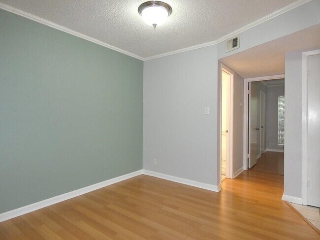 Building Photo - 202 E 45th St