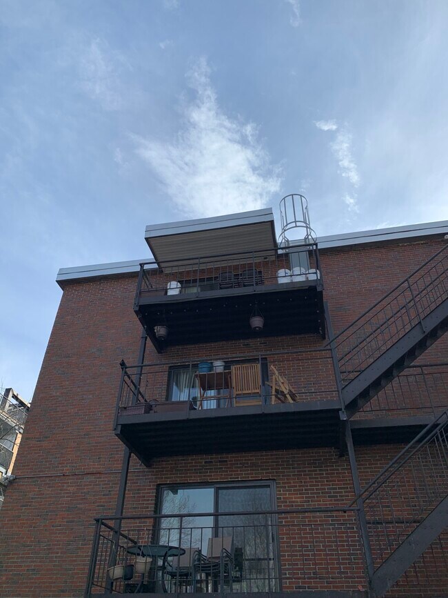 Building Photo - 351 Harvard St