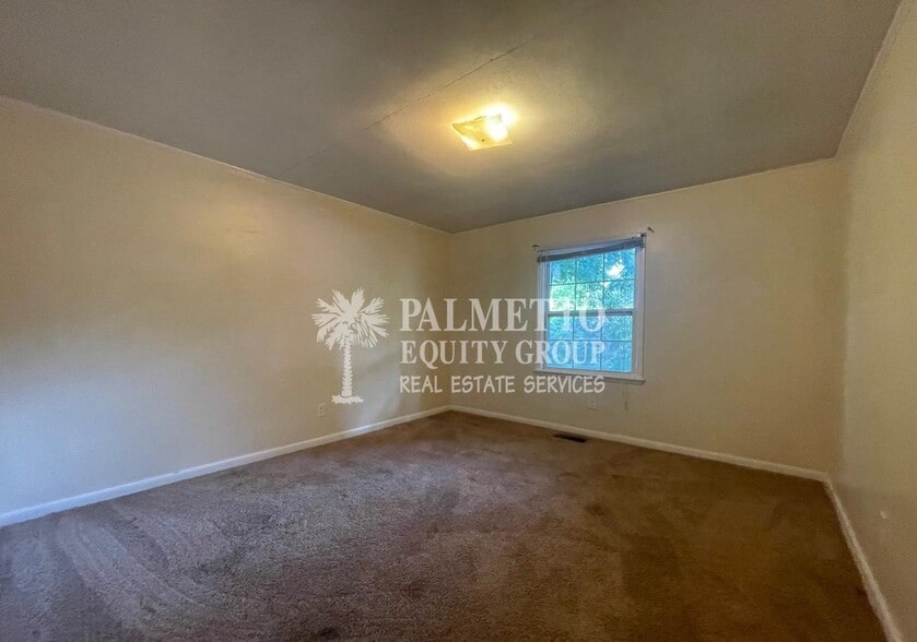Building Photo - 2409 W Cornwallis Dr