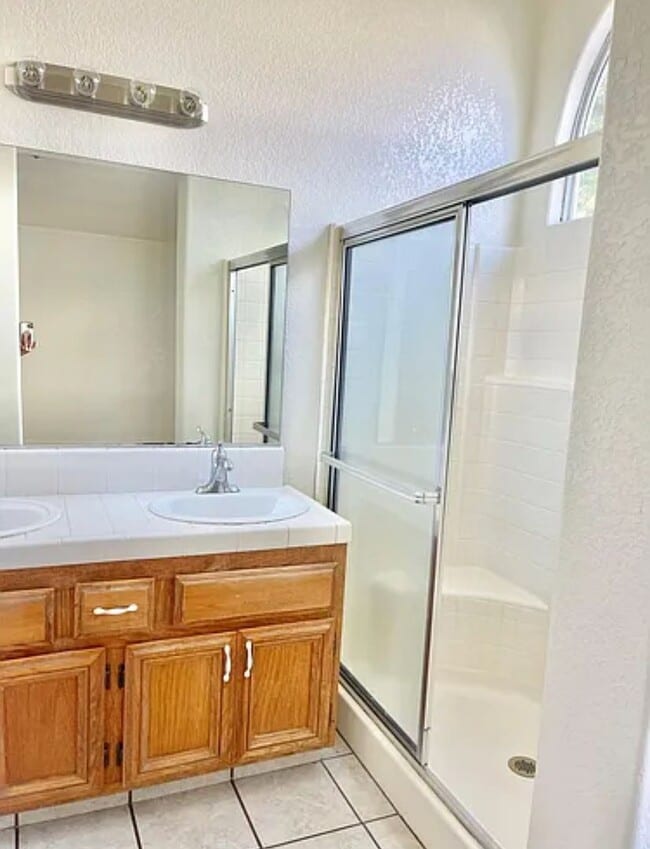 Building Photo - Beautiful home for rent in southwest.