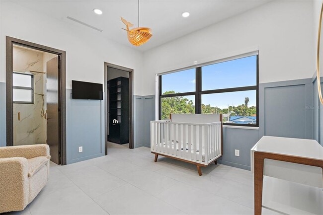 Building Photo - 585 Dolphin Ave SE