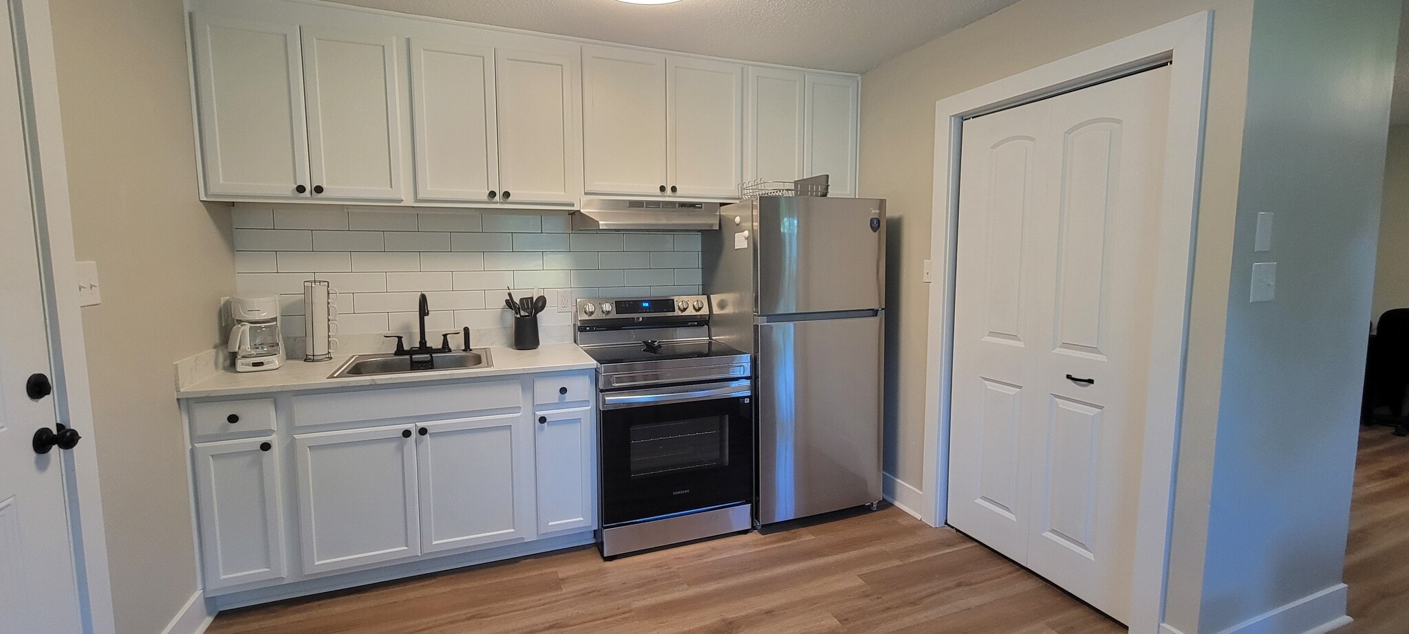 Building Photo - 405 Blyth Rd