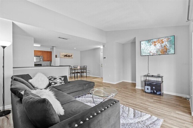 Building Photo - 9481 Highland Oak Dr