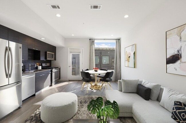 Building Photo - 1800 E 4th St