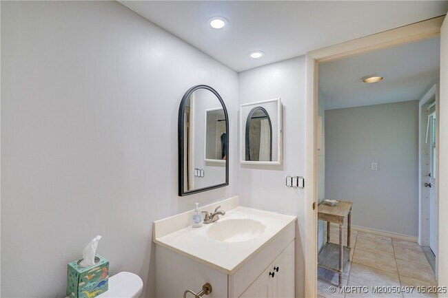 Building Photo - 5539 NE Gulfstream Way