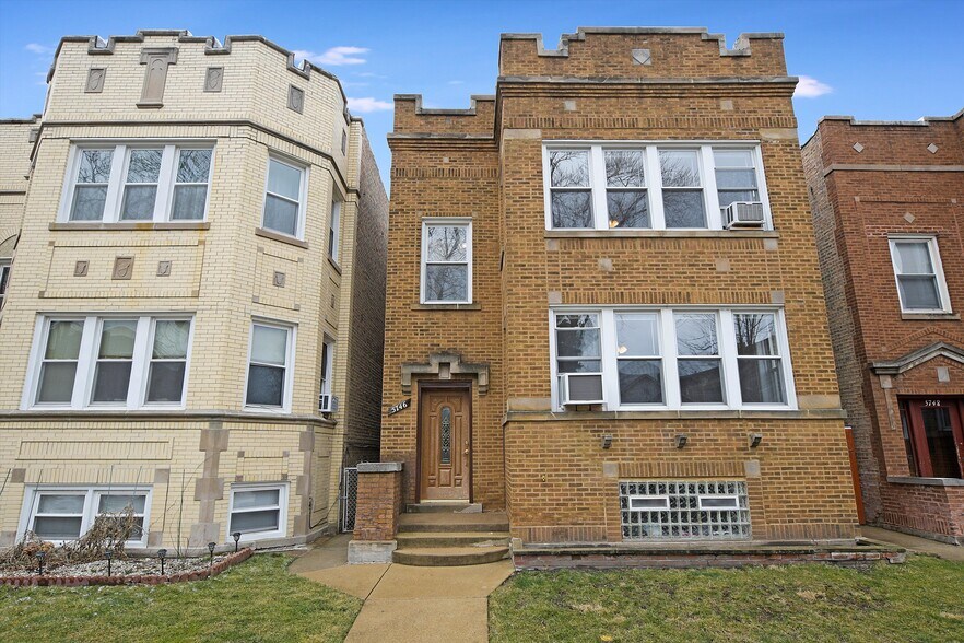 Building Photo - 5746 N Maplewood Ave