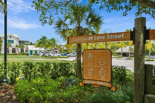 Building Photo - 275 Palm Ave