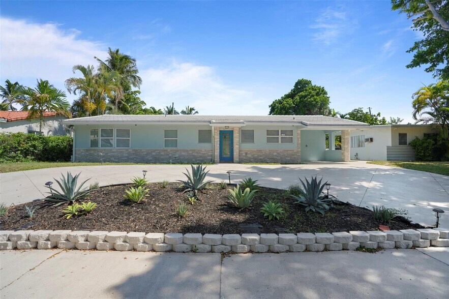 Building Photo - 2116 NE 18th Ave