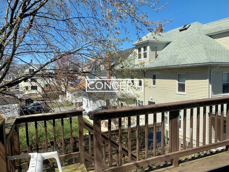 Building Photo - 64 Murdock St