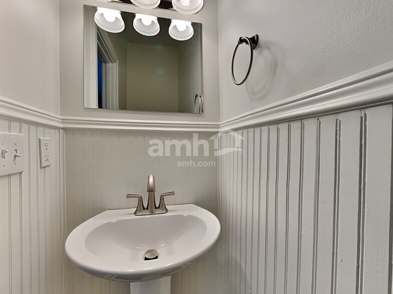 Building Photo - 155 Birchwood Pass