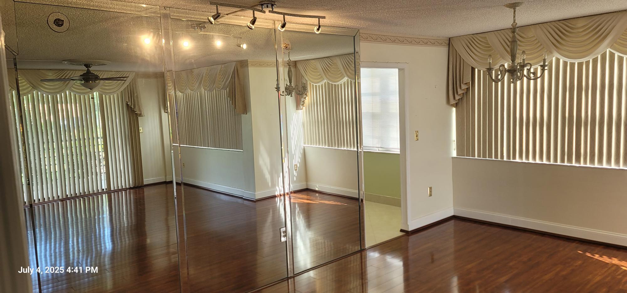 Building Photo - 1300 Saint Charles Pl