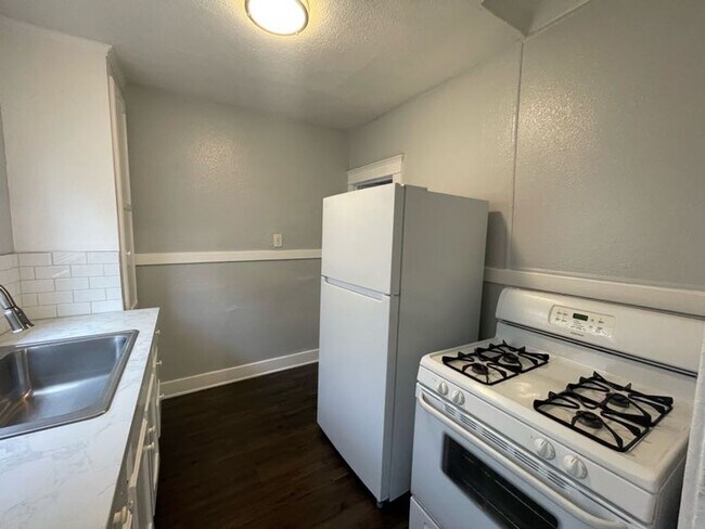 Building Photo - LINDEN 2470