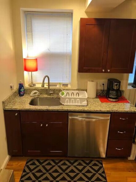 Building Photo - 109 Strathmore Rd