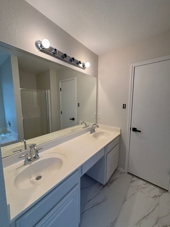Building Photo - 4 BR/2BA | Updated Single Family Home | 2-Car Garage Parking | Fenced backyard