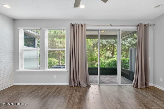 Building Photo - 64 Pindo Palm Dr