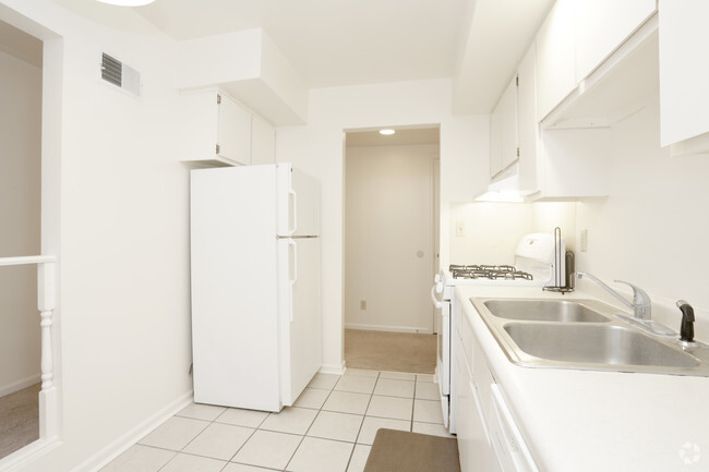 2 Bedroom - Kitchen - Versailles Place Apartments