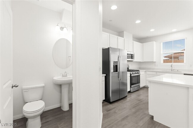 Building Photo - 10146 Glen Aulin St