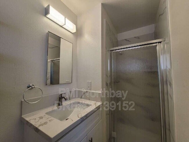Building Photo - 1325 Canterbury Dr