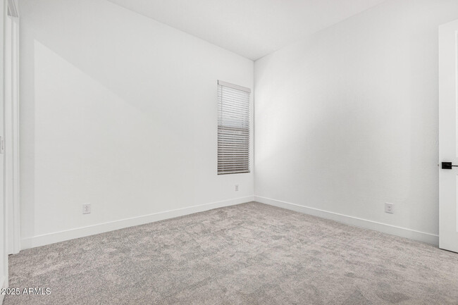 Building Photo - 16981 W Cameron Dr