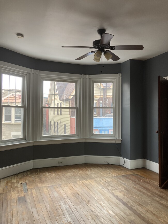 Building Photo - 1533 Overington St