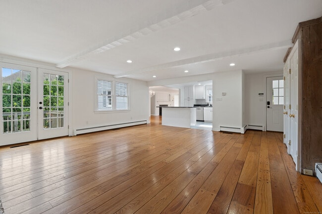 Building Photo - 486 Deercliff Rd