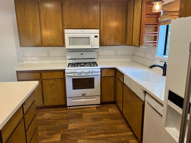 Building Photo - 13254 Wells Fargo Dr