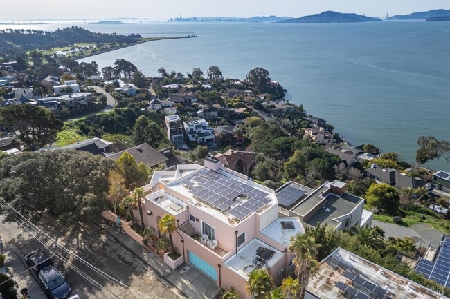 Building Photo - 245 Water St