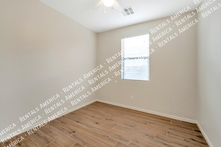 Building Photo - 1278 W Stephanie Ln