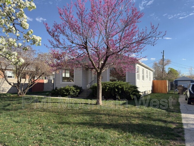 Building Photo - 1878 E Stratford Ave