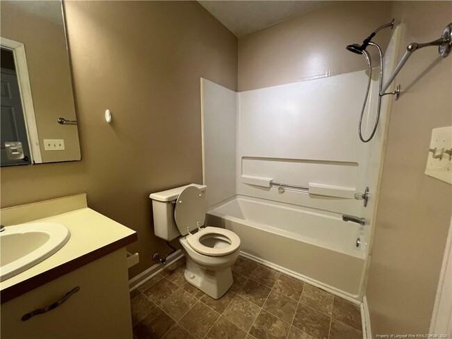 Building Photo - 950 Stewarts Creek Dr