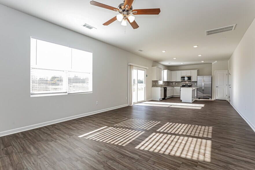 Building Photo - 610 Samuel Lee Ln