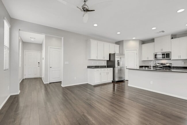 Building Photo - Beautiful 3 Bedroom home in Mountains Edge