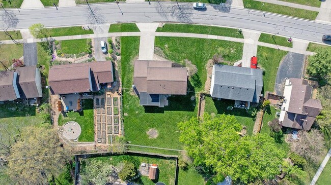 Building Photo - 554 Pointview Dr