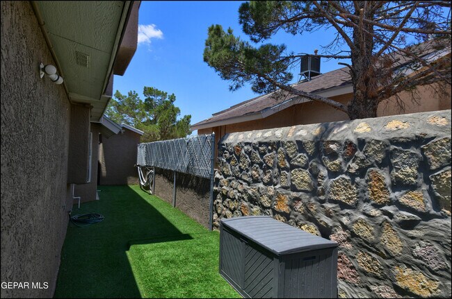 Building Photo - 1744 Gambel Quail Dr