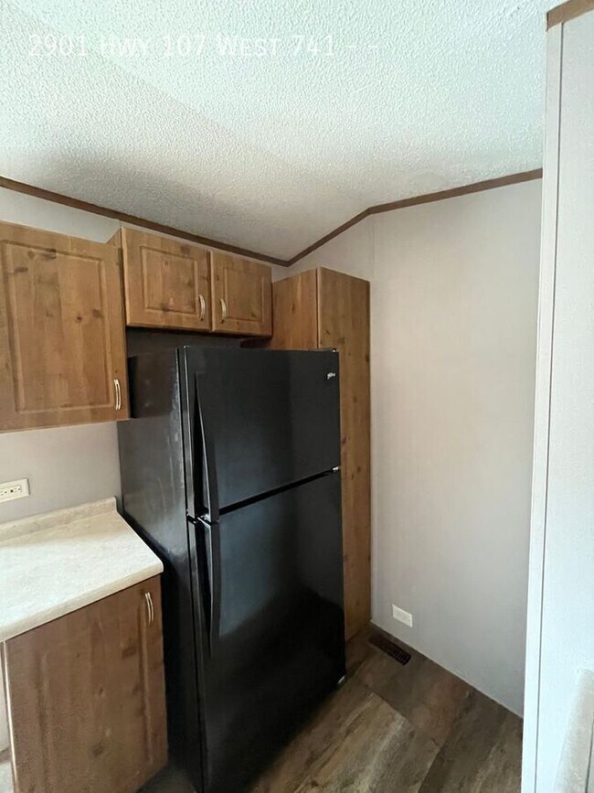 Building Photo - 2901 Hwy 107 West 741--